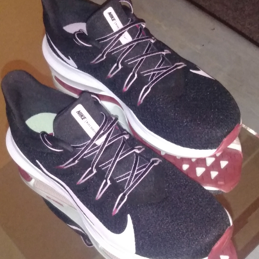 *Sold* Nike Running Shoes Sports Womens 7.5